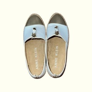 Brand new Anne Kline iflex zip down sneaker